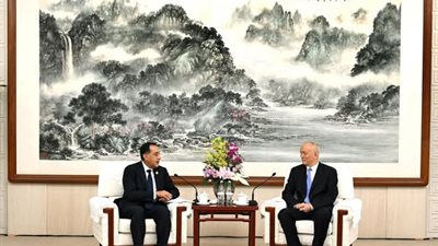 «مدبولى» يدعو الشركات الصينية للاستثمار في مصر في صناعة السيارات الكهربائية 