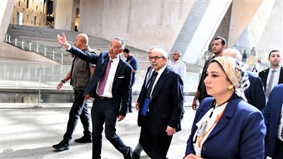 رئيس مجلس الوزراء اللبناني والوفد المرافق له يزور المتحف المصري الكبير