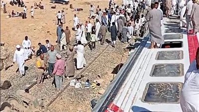 إصابة 29 شخصًا في حادث انقلاب قطار ركاب بمطروح (الحصيلة الأولية)