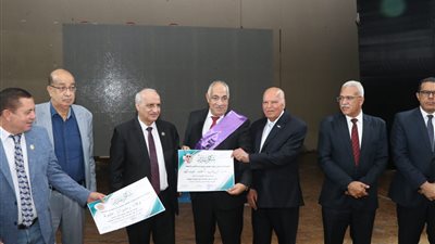 نقيب المعلمين ورئيس لجنة التعليم بمجلس النواب يشهدان تكريم المعلمين والمعلمات المتميزين بالإسماعيلية