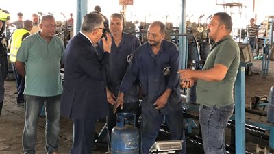 جولة مفاجئة من محافظ الدقهلية بمحطة تعبئة الغاز بقلابشو