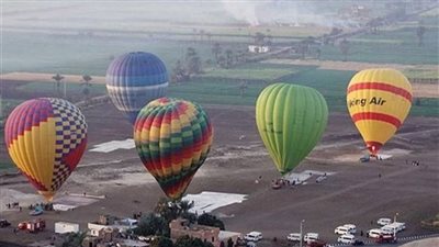 تحليق 35 رحلة بالون طائر على متنها 600 سائحًا فوق سماء الأقصر