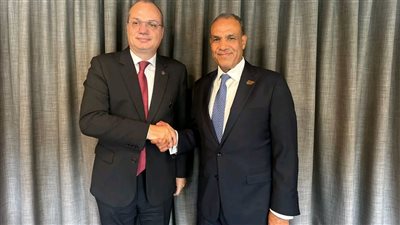 وزير الخارجية يلتقي نظيره الألباني لبحث تعزيز العلاقات الثنائية