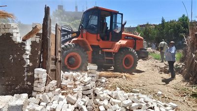 بالصور.. إزالة واسترداد 16 حالة تعد على أراضي أملاك الدولة بالأقصر