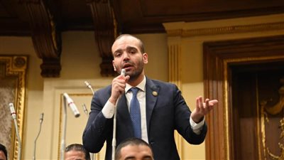 كريم السادات: إزالة الحواجز الأمنية حول السفارة البريطانية رسالة من مصر برفض سياسة الكيل بمكيالين