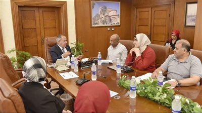 محافظ بورسعيد يتابع مستجدات العمل في تقنين أوضاع الأراضي 