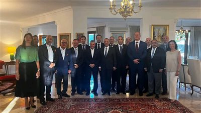 وزير الخارجية بحري نقاش مع كبار رجال الأعمال وقيادات غرفة التجارة في قبرص