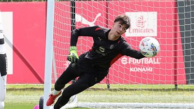 ميلان الإيطالي يغلق الباب أمام رحيل حارسه الشاب تورياني