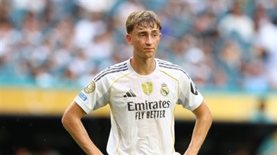 سخروا مني بسبب انتقالي للريال.. هويسين يتحدى لاعبي برشلونة في الكلاسيكو