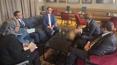 وزير الاستثمار يلتقى المدير الإقليمي لشركة ديمي البلجيكية في مجالات التكريك والإنشاءات البحرية