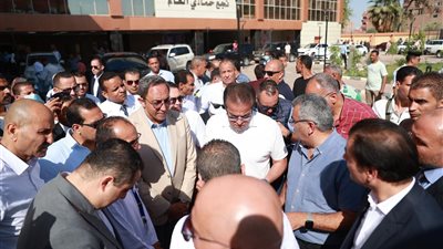 توجيهات جديدة لوزير الصحة خلال تفقده مستشفيات نجع حمادي وأبو تشت بقنا 