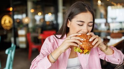 كيف يمكن أن يغير مرض السرطان الشهية والتذوق؟