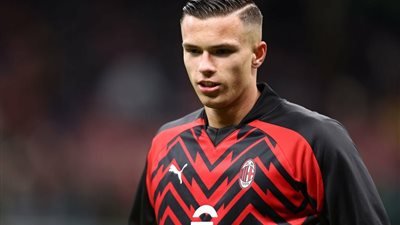 رومانو: اتحاد جدة على بعد خطوة من ضم مدافع ميلان السابق