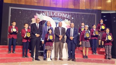 محافظ المنيا يشهد احتفالية تكريم أوائل المدرسة البريطانية وتخريج الدفعة الـ11 