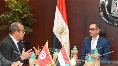 وزير الاستثمار يبحث مع رئيس الاتحاد التونسي للصناعة سبل تعزيز التعاون التجاري ودعم الاستثمارات