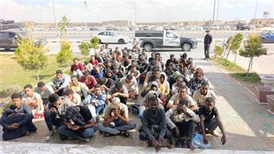 ضبط شبكة تهريب بشر شرق ليبيا وإنقاذ 160 مهاجرًا غير نظامي