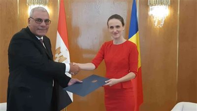 سفير مصر في بوخارست يبلغ خارجية رومانيا بتطلع القاهرة لمشاركة رئيس بلادها بافتتاح المتحف المصري الكبير