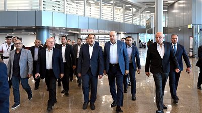 رئيس الوزراء يتفقد الأعمال الجارية لتطوير مطار سفنكس الدولي