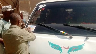 محافظ أسوان يتابع جهود لجنة السيرفيس بالتنسيق مع إدارة المرور