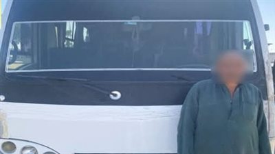 الداخلية تضبط قائد سيارة ميني باص لسيره عكس الاتجاه بأكتوبر 