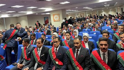 أعضاء النيابة العامة الجدد يؤدون اليمين أمام وزير العدل ورئيس مجلس القضاء الأعلى