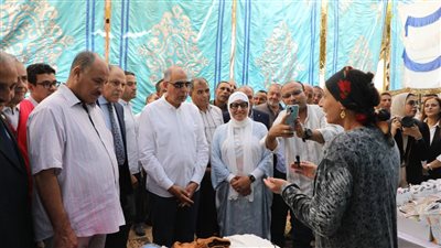 محافظ المنيا يفتتح معرض «أهلًا مدارس» بقرية قلندول بتخفيضات تصل إلى 30% 