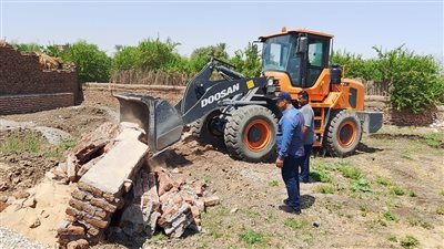 إزالة واسترداد 6 حالات تعدٍ على أراضي أملاك الدولة بالأقصر (صور)