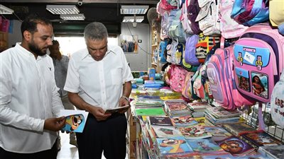 محافظ أسوان يجري زيارة مفاجئة لمعرض 