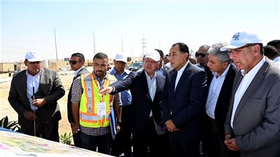 رئيس الوزراء يتابع سير الأعمال بمحطة الأتوبيس الترددي تقاطع طريق الفيوم مع طريق الواحات 