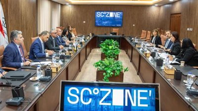 رئيس اقتصادية قناة السويس يستقبل وفد البنك الأوروبي لمناقشة التعاون المشترك