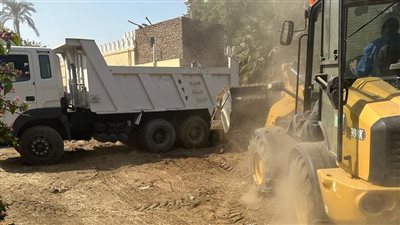 بالصور.. «مدينة الزينية» تشن حملة نظافة وتجميل الشوارع شمال الأقصر