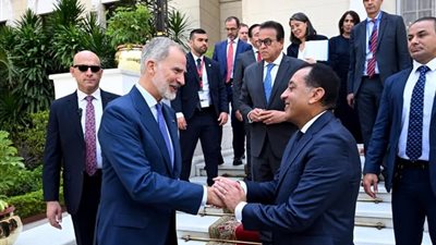 رئيس الوزراء يستقبل ملك إسبانيا بمقر الحكومة