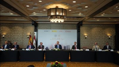 ملك إسبانيا يترأس لقاء خاص مع عدد من رجال الأعمال المصريين 