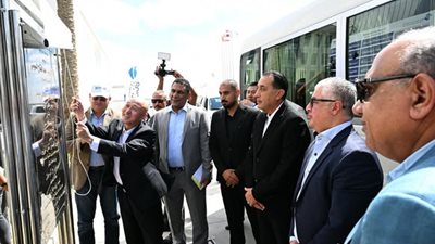 رئيس الوزراء يفتتح مصنع 