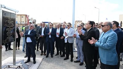 رئيس الوزراء يفتتح محطة ومأخذ المياه بالقنطرة غرب الصناعية 
