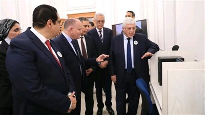 وزير التعليم العالي يبدأ العام الجامعي بتفقد جامعة القاهرة الأهلية