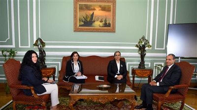 وزير الخارجية يبحث الاستراتيجية الوطنية لتمكين المرأة 2030 