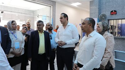 محافظ المنيا يصطحب وفد هيئة الرعاية الصحية لتفقد عدد من المستشفيات 