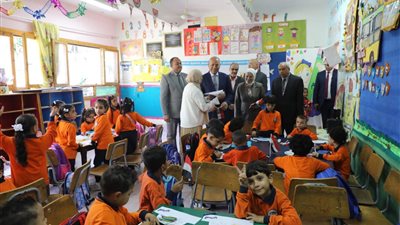  محافظ القاهرة يتفقد عددًا من المدارس في أول أيام العام الدراسي الجديد