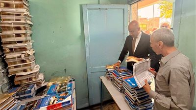 وزير التعليم يلتقي بأولياء أمور ويراجع 