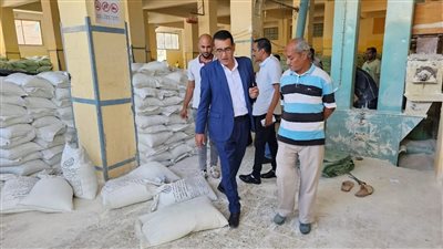 «وكيل التموين» يتابع سير العمل داخل مطحن الاتحاد بالأقصر (صور)