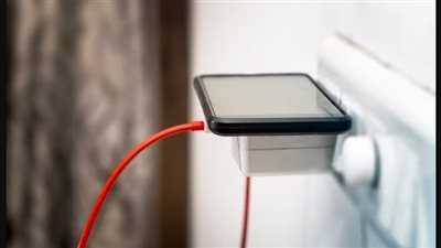 هل يجب ترك شاحن الهاتف المحمول متصل بالكهرباء طوال الوقت؟