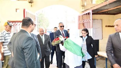 في أولى أيام الدراسة.. محافظ الفيوم يتفقد عدد من المدارس بالمحافظة