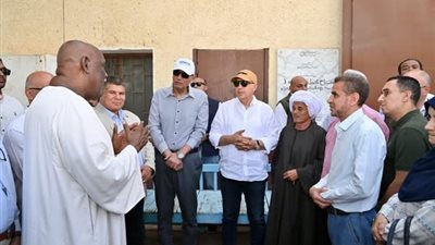 «سويلم» يواصل جولته بمحافظة أسوان ويتفقد منطقة وادي النقرة