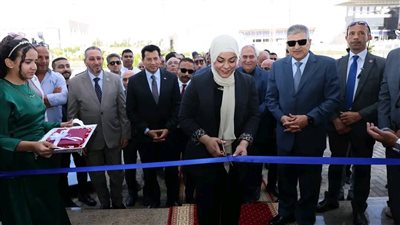 وزير الرياضة ورئيس «قناة السويس» يفتتاحان صالة سارة سمير 