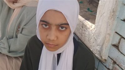 مأساة طالبة من ذوي الاحتياجات الخاصة في 15 مايو.. ياسمين عالقة أمام المدرسة بلا فصل