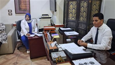 وكيل «صحة الأقصر» يبحث تنفيذ خطة إدارة النفايات الطيبة الخطرة (صور)