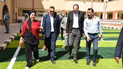 مدير التعليم يتابع انتظام العملية التعليمية بمدارس 