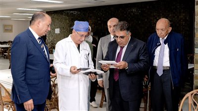 محافظ الدقهلية يزور مركز أمراض الكلى والمسالك البولية بجامعة المنصورة