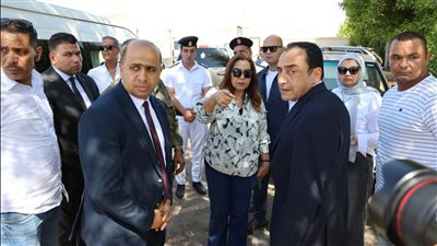 «عوض» توجه بسرعة إنجاز ملفات المواطنين بمنظومات التصالح والمحال العامة في دهب